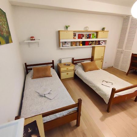 Rooms & Apartment Gh Pasha Тузла Стая снимка