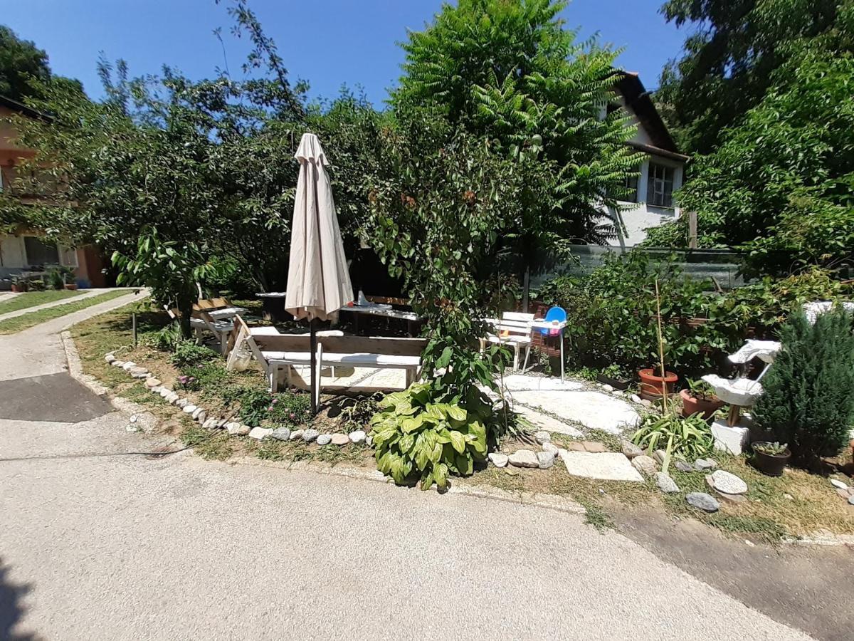 Rooms & Apartment Gh Pasha Тузла Екстериор снимка