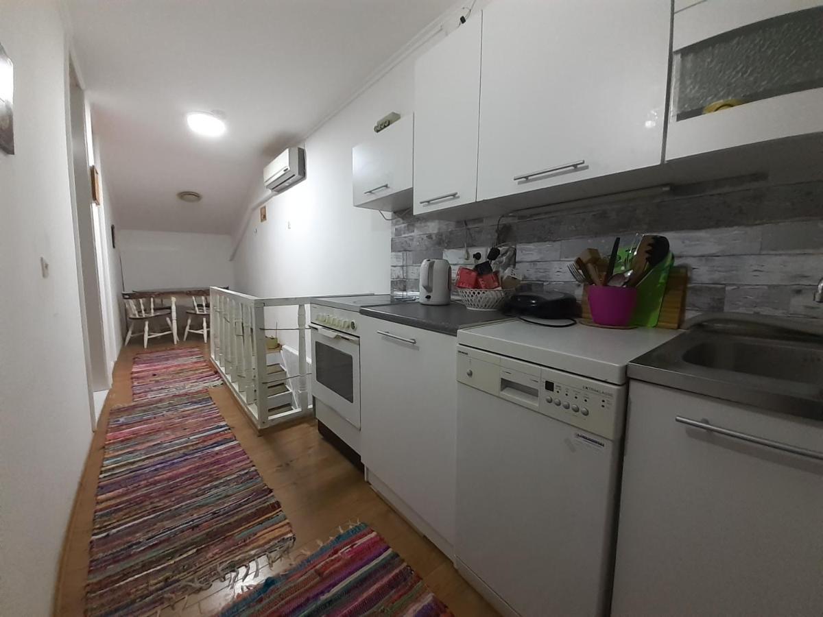 Rooms & Apartment Gh Pasha Тузла Екстериор снимка