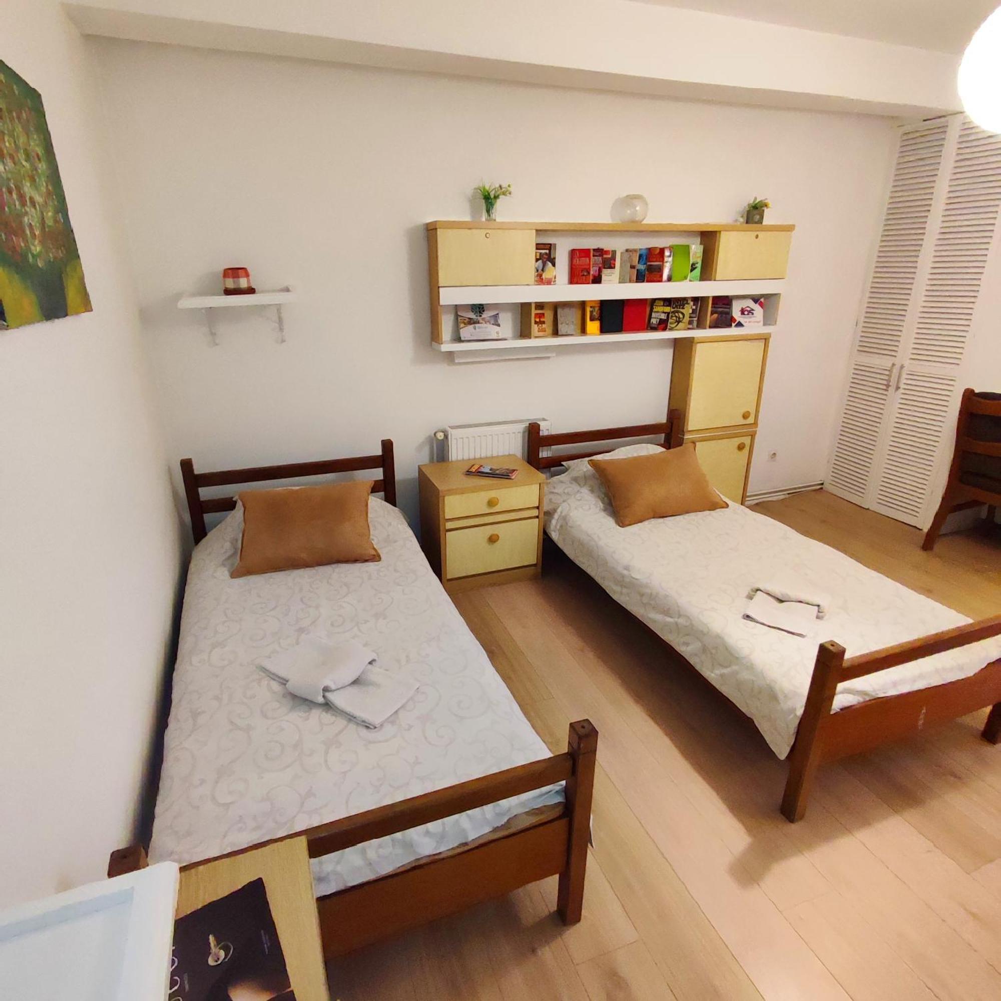 Rooms & Apartment Gh Pasha Тузла Стая снимка