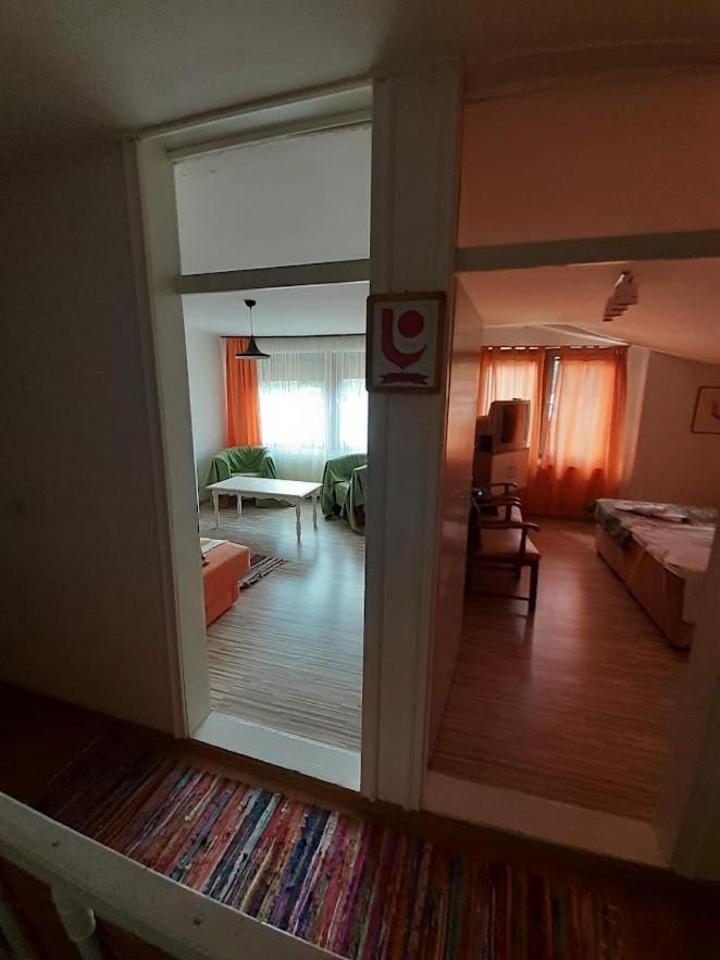Rooms & Apartment Gh Pasha Тузла Стая снимка
