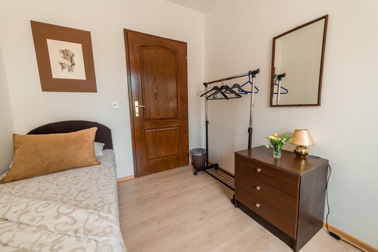 Rooms & Apartment Gh Pasha Тузла Стая снимка