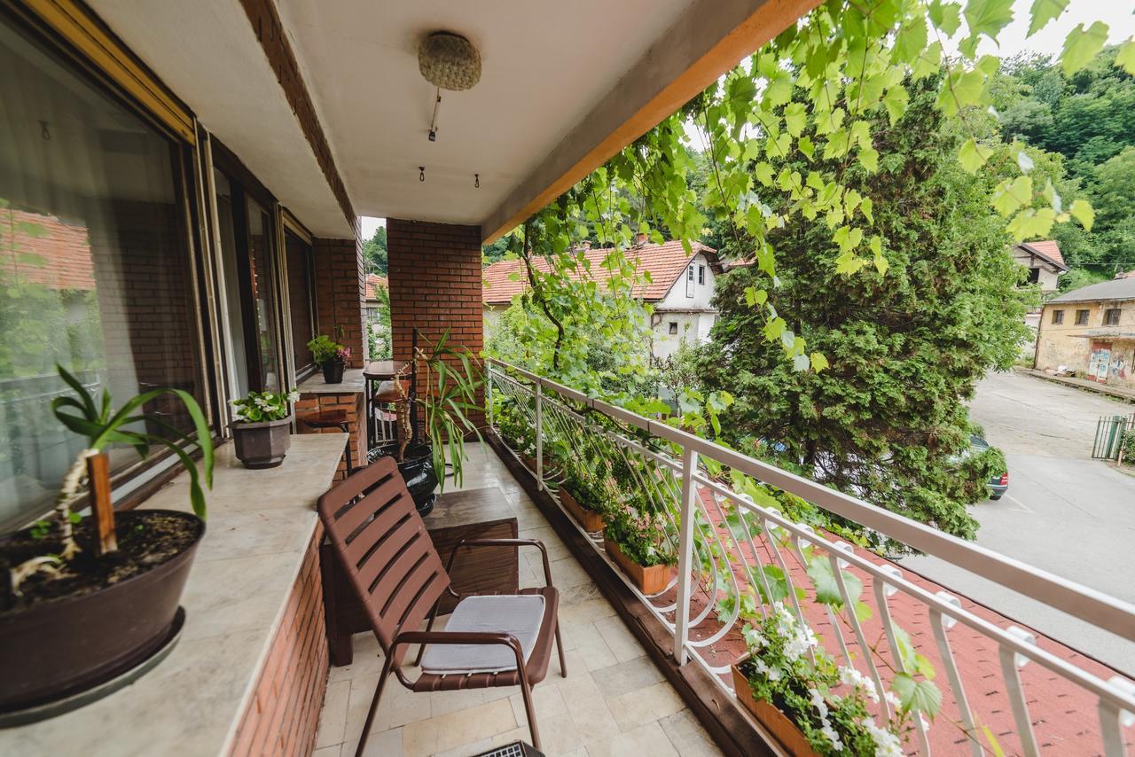 Rooms & Apartment Gh Pasha Тузла Екстериор снимка