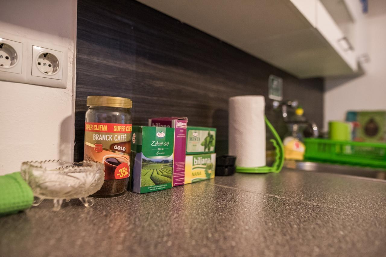Rooms & Apartment Gh Pasha Тузла Стая снимка