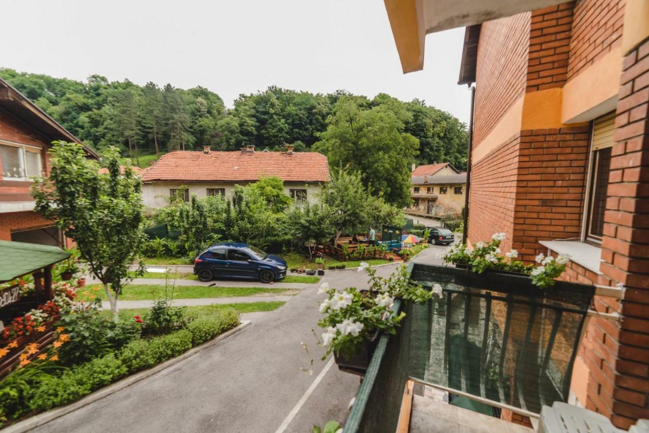 Rooms & Apartment Gh Pasha Тузла Екстериор снимка